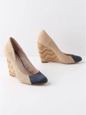 Anthropologie Plenty by Tracy Reese Beige Wedges chevron heal with Navy Cap Toe